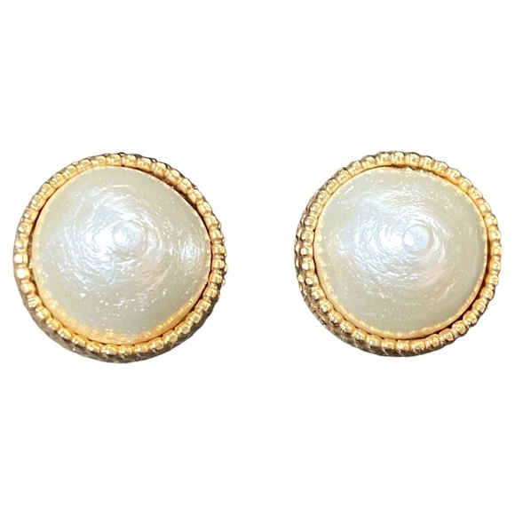 Ellen Designs | Jewelry | 9s Ellen Designs Faux Pearl Clipon  display picture 1